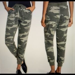 New SPLENDID Soft Camo Joggers M and XXL 2X